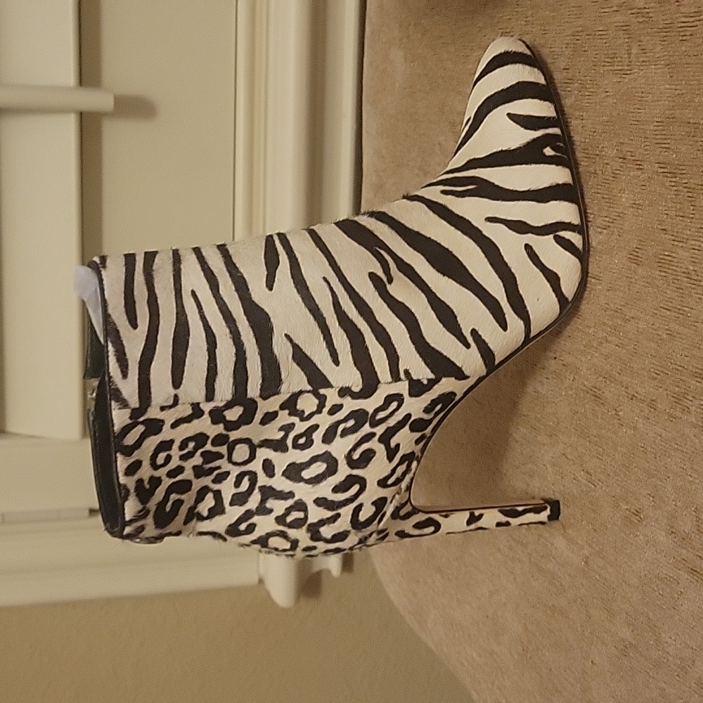 Guess Calf Skin Ankle Booties .Size 6 ๐ฅ๐ - Picture 2 of 8